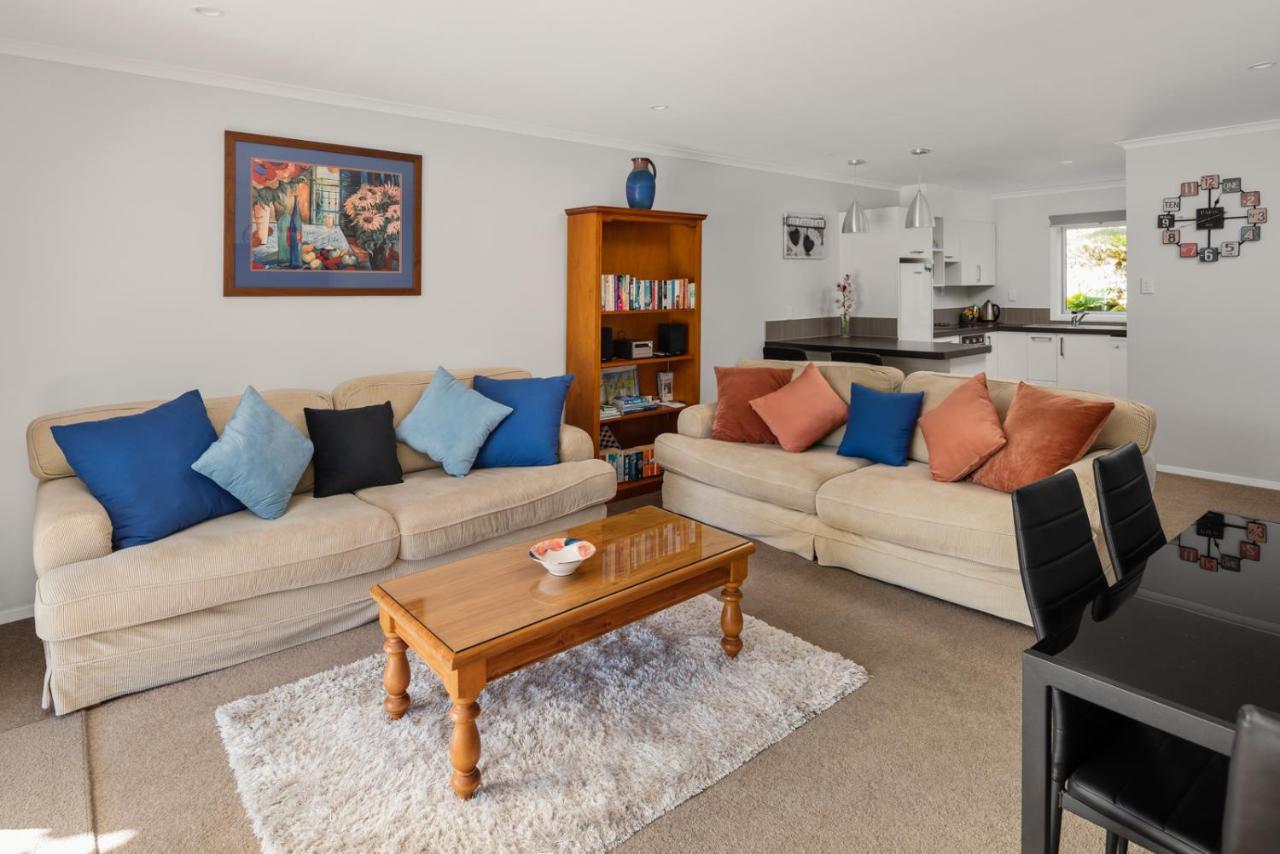 Fabulous Apartment With Private Spa Pool & Gym Picton Esterno foto